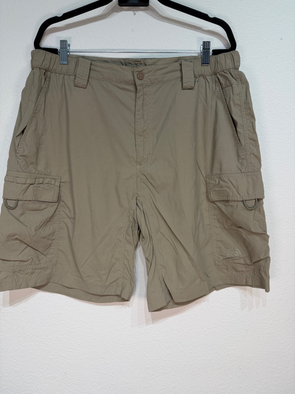 The North Face Men's Cargo Shorts in Khaki size XL